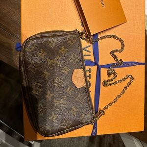 Louis Vuitton Clutch